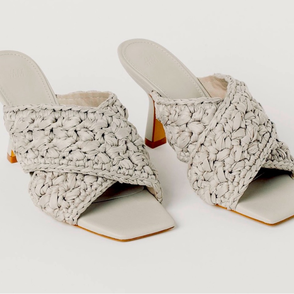 NWOT H&M Greige Mules SIZE 7 $60 (RRP $70) 🕊️💛. - Picture 4 of 7